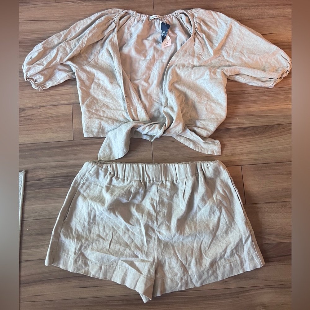 Matching Linen Two-Piece Set with Tie-Front Top and Shorts SZ: MEDIUM/US8